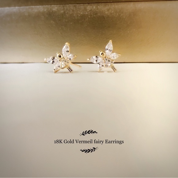 - 18K Gold Fairy 🧚🏻‍♀️ Earrings - Picture 1 of 4